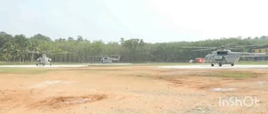 കോഴഞ്ചേരി: പത്തനംതിട്ടയിൽ എത്തിയ ഉപരാഷ്ട്രപതിയെ പ്രമാടം രാജീവ് ഗാന്ധി ഇൻഡോർ സ്റ്റേഡിയത്തിൽ കേരള ഗവർണറുടെ നേതൃത്വത്തിൽ സ്വീകരിച്ചു