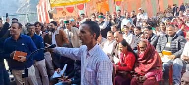 इस व्यक्ति ने क्यों कहा कि दीये की लौ में रह लेंगे और अपनी जमीन से बिजली विभाग के पोल हटवाएंगे
#News123 #highlightsevery...