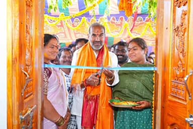 కోనారావుపేట: ఇందిరమ్మ ఇండ్ల గృహప్రవేశానికి ముఖ్యఅతిథిగా హాజరైన ప్రభుత్వ విప్ వేములవాడ ఎమ్మెల్యే ఆది శ్రీనివాస్