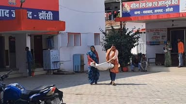 झांसी: मेडिकल गेट नंबर 4 हाईटेक वाली गली के पास एक शख्स ने कुत्ते को मारा, इलाज के दौरान हुई मौत, हुआ पोस्टमार्टम