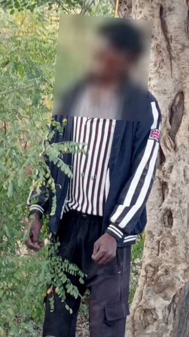 कवर्धा: रामचूवा मंदिर के पास जंगल में पेड़ से लटका मिला अज्ञात युवक का शव, इलाके में फैली सनसनी, पुलिस जांच में जुटी