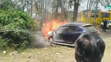 வேலூர்: வேலூர் கோட்டை எதிரே உள்ள சிஎஸ்ஐ தேவாலயத்தில் திடீரென தீப்பற்றி எரிந்த கார் விரைந்து வந்து தீயை அணைத்த தீயணைப்பு துறை