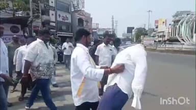 కరీంనగర్: కరీంనగర్ లో షాద్ నగర్ ఎమ్మెల్యే వీర్లపల్లి శంకర్ దిష్టిబొమ్మను తగలబెట్టిన కరీంనగర్ రజక సంఘం నాయకులు