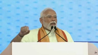 The dedication of the Chennai Beach - Chennai Egmore 4th Line will benefit thousands of daily commuters in Chennai: Hon’ble PM Shri @narendramodi
#RailInfra4TamilNadu #AmritStation