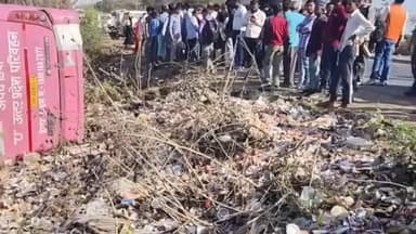 खलीलाबाद: कोतवाली क्षेत्र के बुधा कला के पास नेशनल हाईवे पर बाइक सवार को बचाने के चक्कर में अनियंत्रित रोडवेज गड्ढे में जा गिरी