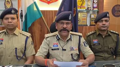 जशपुर: होली से पहले जशपुर पुलिस का बड़ा एक्शन: ऑपरेशन ‘आघात’ में 100 लीटर से अधिक अवैध शराब जब्त, 7 गिरफ्तार