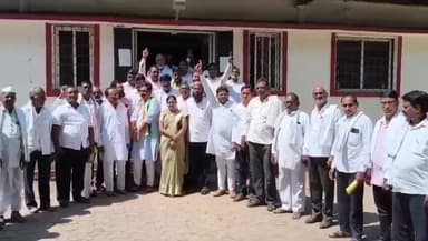 औंढा नागनाथ: शेतकऱ्यांच्या हक्कासाठी संघर्ष पदयात्रा ,काँग्रेसची शासकीय विश्रामगृहात बैठक संपन्न