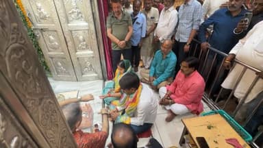 धनबाद के नवनिर्वाचित महापौर संजीव सिंह, झरिया विधायक पत्नी रागिनी सिंह के साथ झरिया स्थित श्री खाटू श्याम धाम पहुंचे, आर...