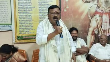 సిరిసిల్ల: శ్రీ సీతరామ ఆంజనేయ టెంపుల్ పాలకవర్గం, శ్రీ హనుమాన్ టెంపుల్ పాలకవర్గం సమక్షంలో నాలుగు వార్డ్ ల కౌన్సిలర్ కు సన్మానం