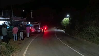 ഇടുക്കി: കട്ടപ്പന വെള്ളയാംകുടി കണക്കാലിപ്പടിയിലുണ്ടായ വാഹനാപകടത്തിൽ 2 യുവാക്കൾ മരിച്ചു