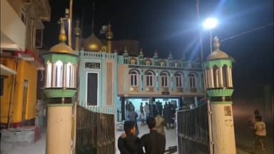 हायाघाट: इमामबाड़ा से निकली मोमबत्ती रैली, अमेरिका-इजराइल के खिलाफ लगे नारे, दिखा शिया-सुन्नी एकता का संदेश