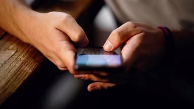 નિઝર: નિઝરમાં રસીકરણના નામે છેતરપિંડી: ઠગે પિતાના ખાતામાંથી ₹3,555 સેરવી લીધા