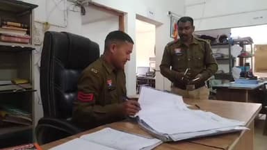 कांकेर: सिटी मॉल स्थित फर्नीचर शोरूम के मैनेजर ने पार किए ₹2.27 लाख, सख्ती के बाद मोबाइल