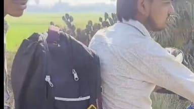 शेखपुरा: उत्पाद विभाग ने बाइक से शराब की डिलीवरी कर रहे 2 तस्करों को 12 लीटर विदेशी शराब के साथ किया गिरफ्तार