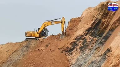 💢বন বিভাগের যোগ সাজোসে হিলাড়া রেলস্টেশন সংলগ্ন বুরুঙ্গা এলাকায় চলছে বন ধ্বংসযজ্ঞ, অবৈধভাবে পাহাড় কেটে মাটি ভরাট চলছে ...