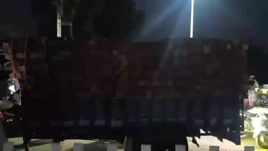 चिड़ावा: चिड़ावा में रेलवे क्रोसिंग फाटक के बीचों-बीच ईंटों से भरी ट्रैक्टर-ट्रॉली का हुक टूटा, सबकी सांसे अटक गईं