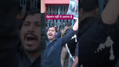 खामेनेई मामले पर आगरा में शियाओं का प्रदर्शन देखिए लाइव #reels #Khamenei #agra #shiya #middleeast