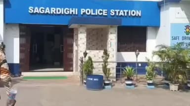 সাগরদিঘি: অস্ত্র সহ দুই অভিযুক্তকে গ্রেফতার সাগরদিঘী থানার পুলিশ