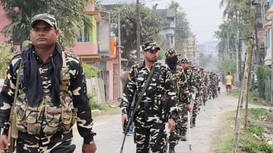 #BREAKING
নির্বাচনের দিন ঘোষণার প্রাক্কালেই ৫ কোম্পানি কেন্দ্রীয় বাহিনী আসল আলিপুরদুয়ারে, কতটা আস্থা রাখছে আমজনতা শুনুন।...