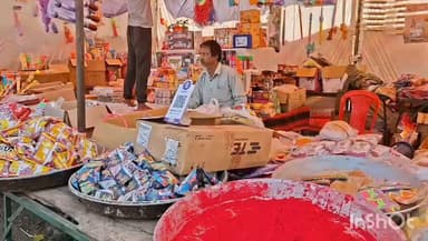 धौलपुर: धूलंडी की तैयारी शुरू, बाजारों में रंग-गुलाल और पिचकारियों की दुकाने सजी