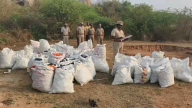 பேரணாம்பட்டு: பேர்ணாம்பட்டு தரைக்காடு பகுதியில் 10765 கிலோ குட்கா தீடீயிட்டு எழுத்து அழித்த காவல்துறையினர்