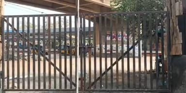 పెదఎరుకపాడు ఓవర్ బ్రిడ్జ్ కింద రైల్వే దారి మూసివేత