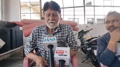 फर्रुखाबाद: ईरान में पढ़ाई कर रही छात्रा फिजा आब्दी के पिता मेराज हुसैन आपडी ने बेटी से बात होने की जानकारी मीडिया को दी