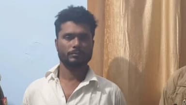 नौगढ़: झरीयावा जंगल चकरघट्टा में पुलिस की सर्जिकल स्ट्राइक, 20 लीटर कच्ची शराब के साथ 3 तस्कर गिरफ्तार