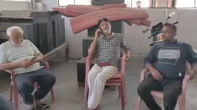 फर्रुखाबाद: ईरान में पढ़ाई कर रही घेर सामूं खां निवासी छात्रा के परिजन परेशान, बात होने के बाद पिता सहित परिजनों को मिली तसल्ली