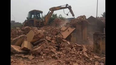 திருவள்ளூர்: பழவேற்காட்டில் அறுபது ஆண்டு முன் கட்டப்பட்ட கிளை நூலகம் இடித்த அகற்றப்பட்டு 87.50 லட்சம் ரூபாய் மதிப்பீட்டில் புதிய கட்டிடம் அமைய உள்ளது