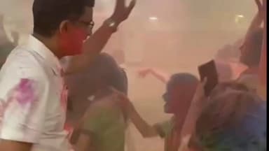 लाडपुरा: कोटा में होली की धूम, कोचिंग स्टूडेंट्स ने जमकर खेली होली; पीएम मोदी-योगी वाली पिचकारी बनी आकर्षण का केंद्र