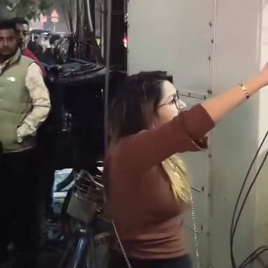 उत्तराखंड में होटल के बाहर युवती का हाईवोल्टेज ड्रामा
बॉयफ्रेंड पर दूसरी लड़की के साथ होने का आरोप
सोशल मीडिया पर वायर...