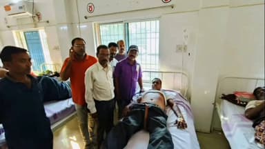 ନୀଳଗିରି: କାହାଳିଆ ଗାଁ ୨ଗୋଷ୍ଠୀ ମଧ୍ୟରେ ମାରପିଟି ସମୟରେ ସାମ୍ବାଦିକଙ୍କୁ ସଂଘବଧ ଆକ୍ରମଣ, ନିଳଗିରୀ ଡାକ୍ତରଖାନାରେ ଭର୍ତ୍ତି