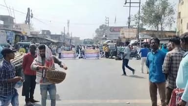বংশীহারী: মাধ্যমিকে উন্নীতকরণ ও শিক্ষক নিয়োগের দাবিতে পথ অবরোধ, উত্তপ্ত বংশীহারীর দৌলতপুর
