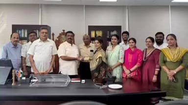 पालघर: स्वयमअर्थसाहित शाळांच्या समस्यांबाबत शाळा समूह संघटनेने महापालिका मुख्यालय येथे महापौरांची भेट घेत दिले निवेदन