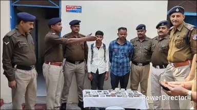 कर्वी: कर्वी स्टेशन पर संपर्क क्रांति एक्सप्रेस में गुम हुई ₹2,75,300 की बाल्टी को कर्वी RPF ने बरामद कर यात्री को सौंपा