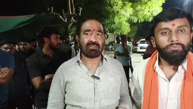 पातुर: अकोल्यात शिवसेना शहरप्रमुखांच्या वाहनाची तोडफोड; परिसरात तणाव उमरी परिसरात घटना. आमदार नितीन देशमुख यांची प्रतिक्रिया