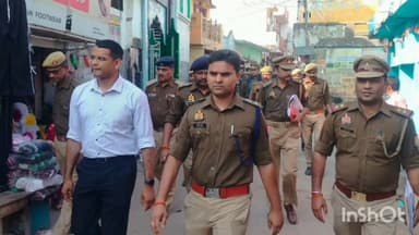 बलरामपुर: होली त्यौहार पर शांति और सुरक्षा व्यवस्था हेतु जिलाधिकारी एवं पुलिस अधीक्षक ने मथुरा बाजार कस्बे में किया गश्त