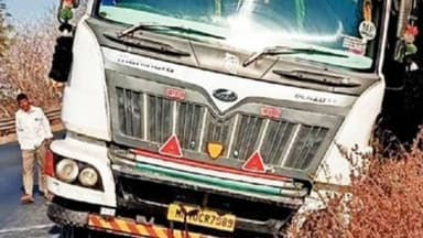 सोयगाव: अजिंठा घाटात ट्रकचे ब्रेक फेल चालकाच्या सावधानीमुळे मोठा अनर्थ टळला