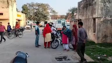 सासनी: गांव बाँधनू में कबाड़ा खरीदने वाले व्यक्ति की तबियत अचानक बिगड़ी, पुलिस ने अस्पताल पहुंचाया, डॉक्टरों ने किया मृत घोषित