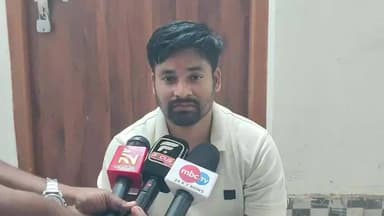 ଅନୁଗୋଳ: ଅନୁଗୋଳ ବିଦ୍ୟୁତ୍ କାର୍ଯ୍ୟାଳୟ ସମ୍ମୁଖରେ ଧାରଣା ଦେଇ ପ୍ରତିକ୍ରିୟା ରଖିଲେ ବିକାଶ ସାହୁ