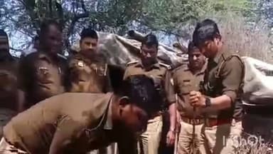 रॉबर्ट्सगंज: राबर्ट्सगंज की कंजड़ बस्ती में आबकारी टीम ने की छापेमारी, 40 लीटर कच्ची शराब बरामद