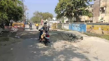 पुलिस लाइन रोड पर अधूरा निर्माण यातायात में बना बाधा