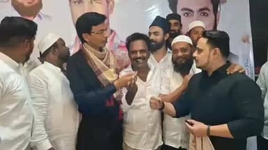 నిర్మల్: జిల్లా కేంద్రంలోని గుల్జార్ మార్కెట్ బక్రాన్ చౌరస్తాలో ఘనంగా ఇఫ్తార్ విందు, పాల్గొన్న ముస్లిం సోదరులు