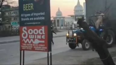 ਬਰਨਾਲਾ: ਸ਼ਹਿਰ ਵਿੱਚ ਕਈ ਠੇਕਿਆਂ ਤੇ ਵੇਚਿਆ ਜਾ ਰਹੀਆਂ ਐਕਸਪਾਇਰੀ ਡੇਟ ਦੀਆਂ ਸ਼ਰਾਬ ਵੀਡੀਓ ਵੀ ਹੋਈ ਵਾਇਰਲ