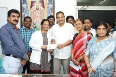 మేడ్చల్: ఉప్పల్ నియోజకవర్గానికి చెందిన ఎంబిబిఎస్ విద్యార్థులకు ఉప్పల్ ఎమ్మెల్యే లక్ష్మారెడ్డి ఆర్థిక సహాయం