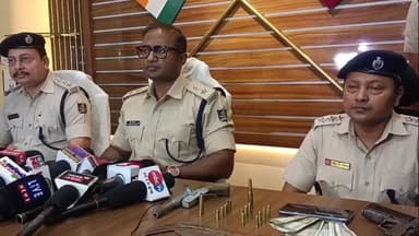 ରେମୁଣା: ତାମୁଳିଆ ଠାରେ ଗଞ୍ଜେଇ,ବନ୍ଧୁକ,ତେଲେଙ୍ଗା କଟୁରୀ ଜବତ,୩ଗିରଫ ନେଇ ଏସପିଙ୍କ କାର୍ଯ୍ୟାଳୟ ରେ ସାମ୍ବାଦିକ ସମ୍ମିଳନୀ