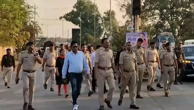 कोंडागांव: कोंडागांव में होली पर्व को लेकर पुलिस-प्रशासन सतर्क, फ्लैग मार्च कर नगरवासियों को सुरक्षा का संदेश दिया