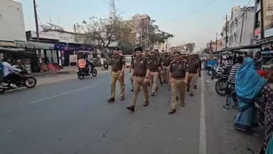 पुलिस अधीक्षक #रायबरेली ने भारी पुलिस बल के साथ क्षेत्र मे फ्लैग मार्च कर सुरक्षा का एहसास दिलाया #holi #RaebareliPolice