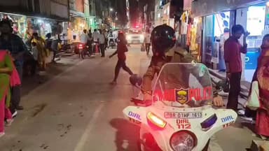 सुल्तानगंज: होली को शांतिपूर्ण माहौल में मनाने के लिए सुल्तानगंज में पुलिस का फ्लैग मार्च